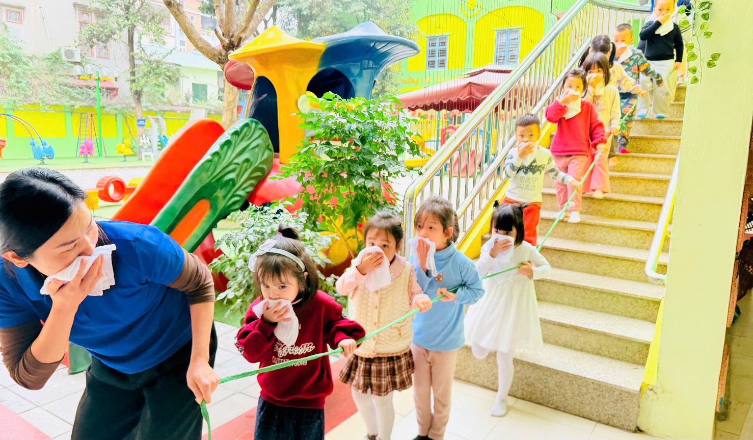 TRƯỜNG MẦM NON HOA MAI THỰC HIỆN DIỄN TẬP PHƯƠNG ÁN CHỮA CHÁY – CỨU NẠN CỨU HỘ- Ảnh 1.