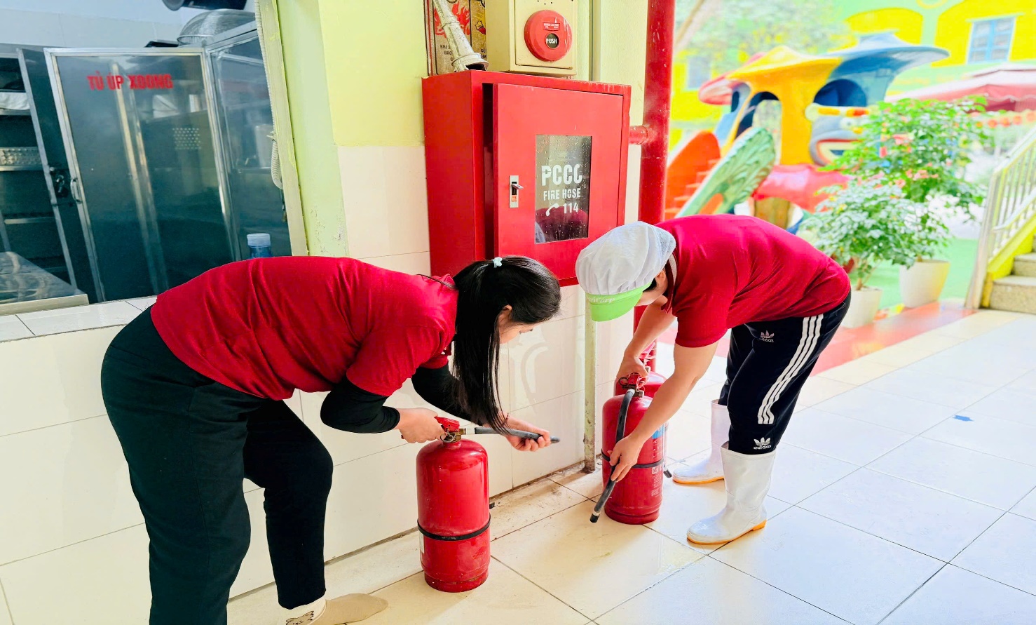 TRƯỜNG MẦM NON HOA MAI THỰC HIỆN DIỄN TẬP PHƯƠNG ÁN CHỮA CHÁY – CỨU NẠN CỨU HỘ- Ảnh 3.