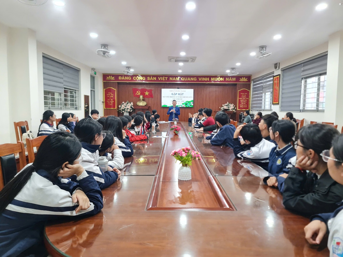 Phòng Văn hóa – Xã hội xã Gia Lâm gặp mặt đội tuyển tham dự kỳ thi học sinh giỏi lớp 9 cấp thành phố năm học 2025–2026- Ảnh 1.