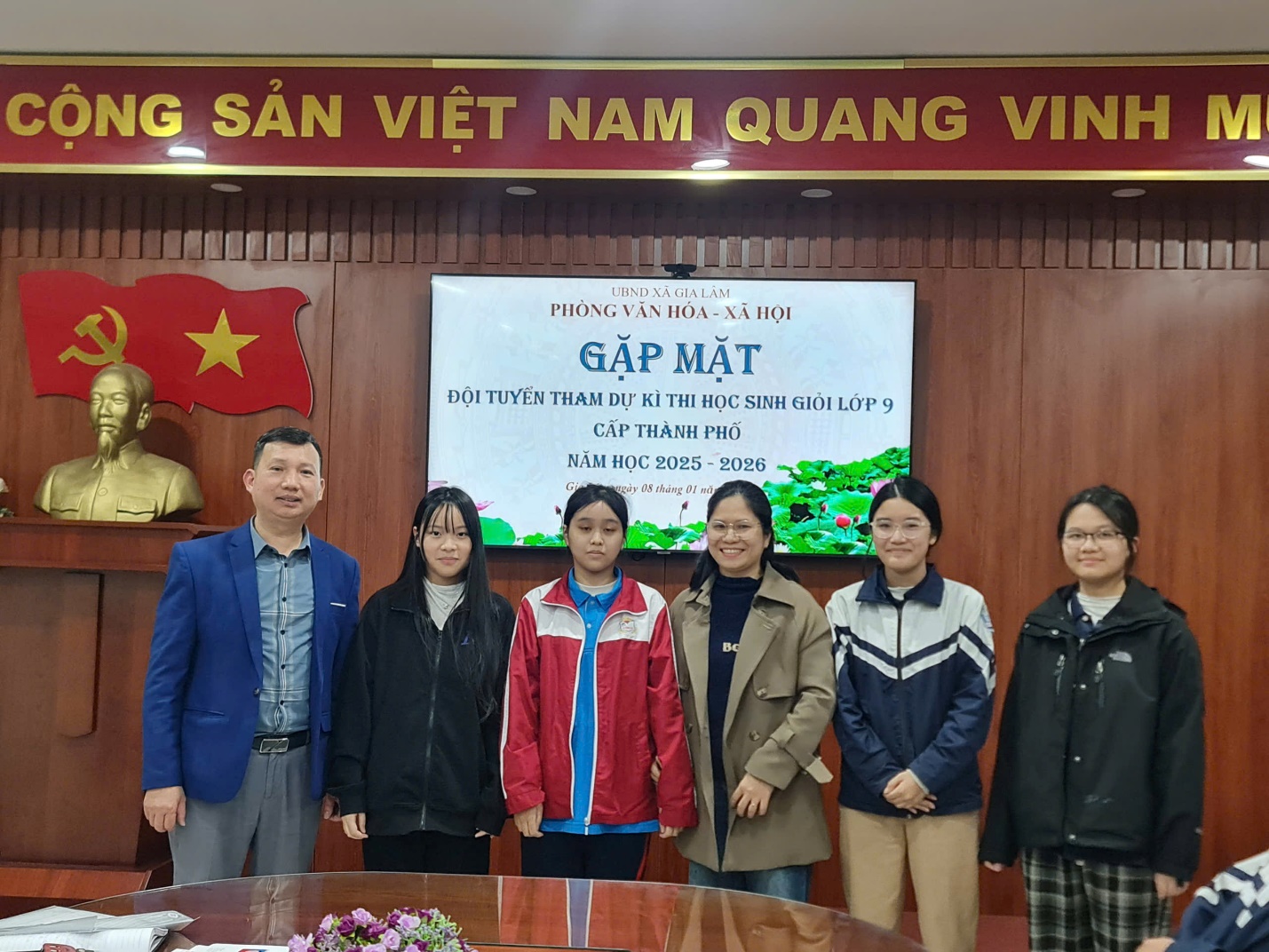 Phòng Văn hóa – Xã hội xã Gia Lâm gặp mặt đội tuyển tham dự kỳ thi học sinh giỏi lớp 9 cấp thành phố năm học 2025–2026- Ảnh 4.