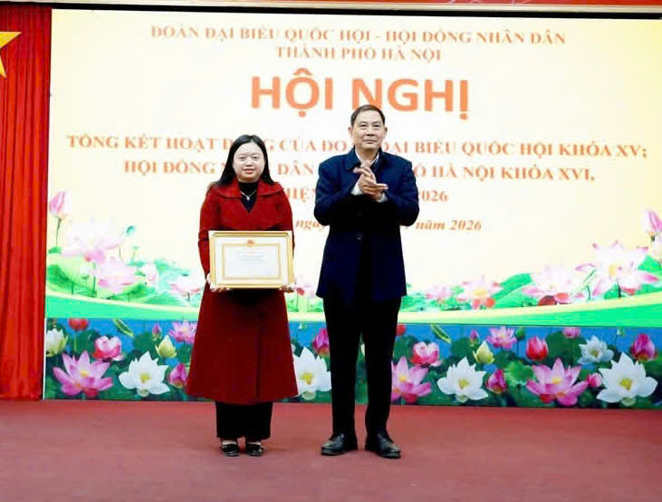 Phó Chủ tịch HĐND xã nhận bằng khen của Thành phố Hà Nội- Ảnh 2.