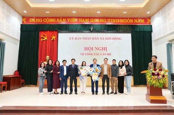 UBND xã công bố Quyết định tổ chức lại hai đơn vị sự nghiệp- Ảnh 7.