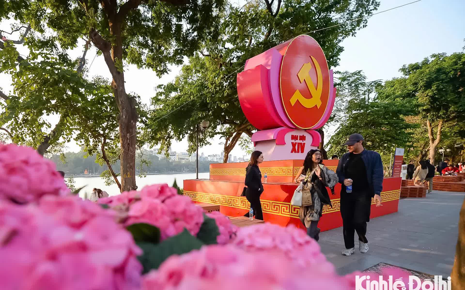 Hà Nội rực rỡ cờ hoa chào mừng Đại hội lần thứ XIV của Đảng