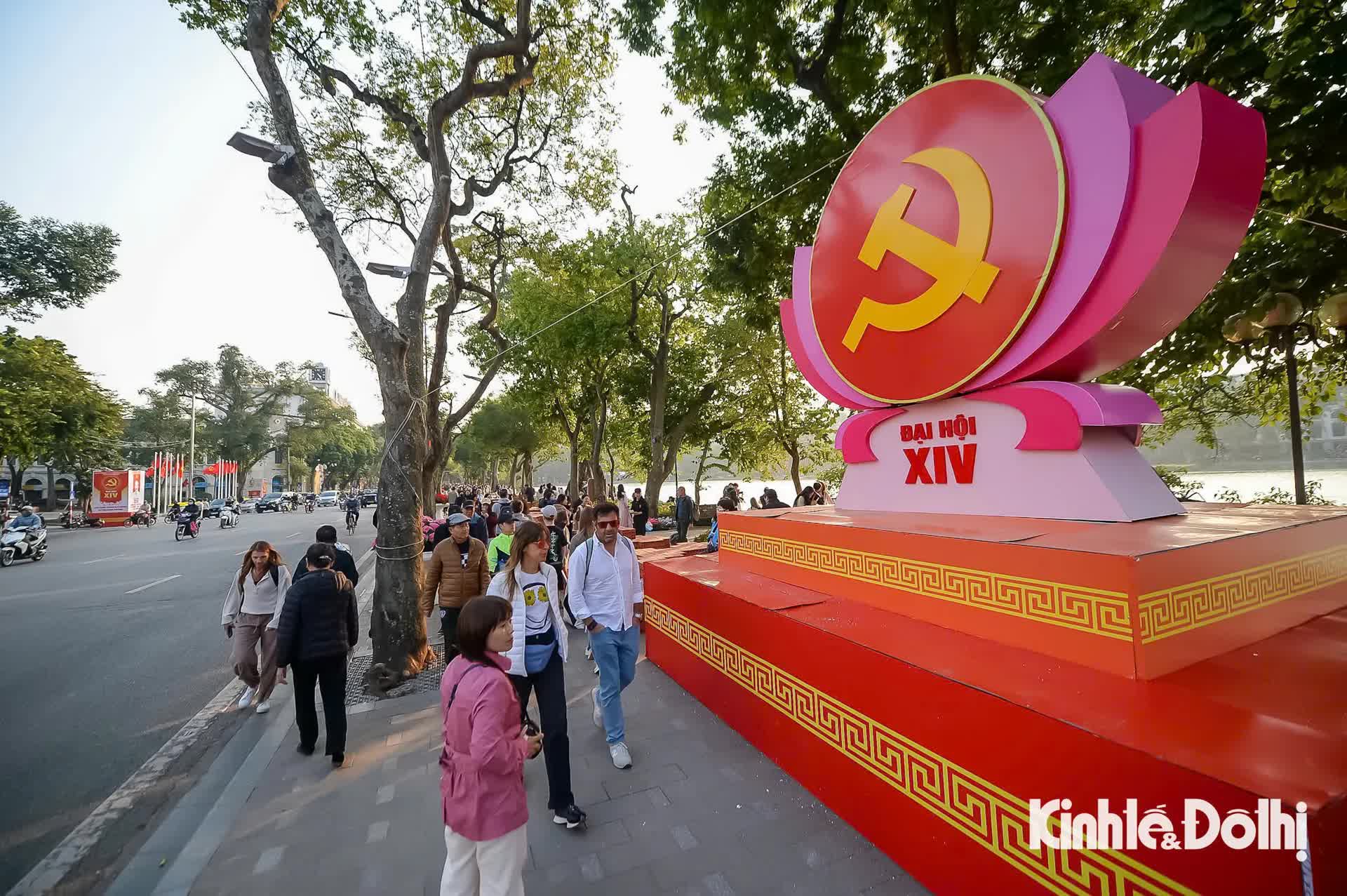 Hà Nội rực rỡ cờ hoa chào mừng Đại hội lần thứ XIV của Đảng- Ảnh 3.