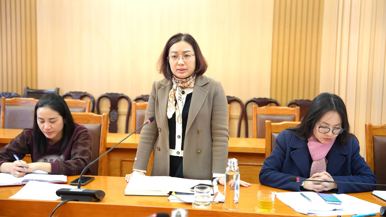 A group of people in a meeting  AI-generated content may be incorrect.