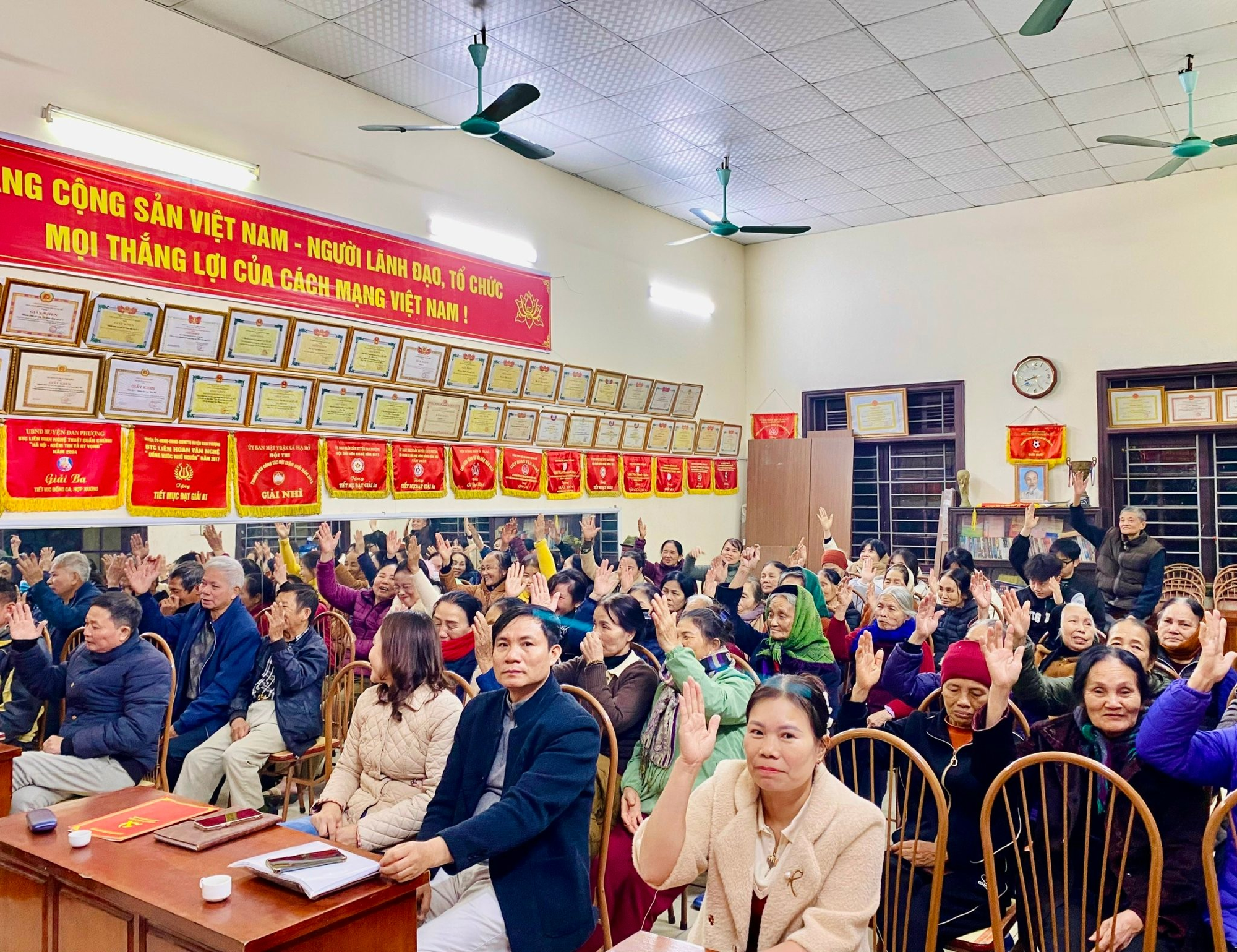 A group of people in a room  Description automatically generated