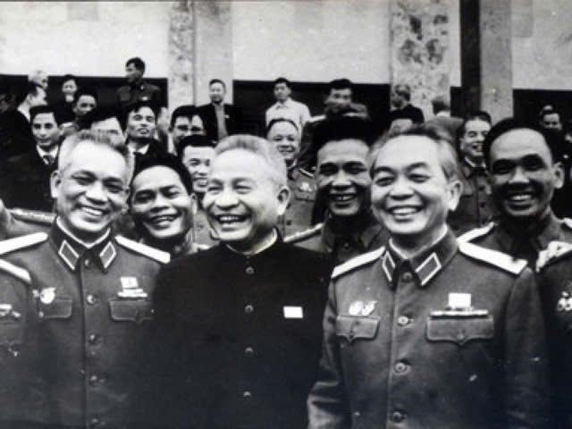 ĐỒNG CHÍ TRẦN QUỐC HOÀN – TẦM GƯƠNG SÁNG VỀ BẢN LĨNH CHÍNH TRỊ, TRÍ TUỆ VÀ ĐẠO ĐỨC CÁCH MẠNG CỦA CÁN BỘ CÔNG AN NHÂN DÂN TRONG SỰ NGHIỆP BẢO VỆ AN NINH TỔ QUỐC- Ảnh 3.