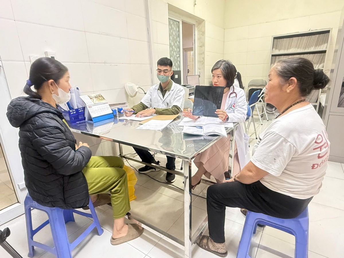 Hà Nội đẩy mạnh phát triển y tế, chăm lo tốt hơn đời sống người dân- Ảnh 1.