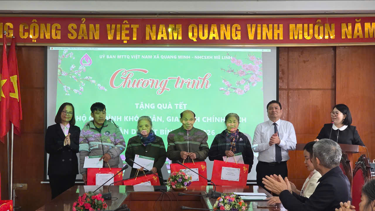Xã Quang Minh trao quà cho hộ có hoàn cảnh khó khăn nhân dịp Tết Nguyên đán Bính Ngọ 2026- Ảnh 1.
