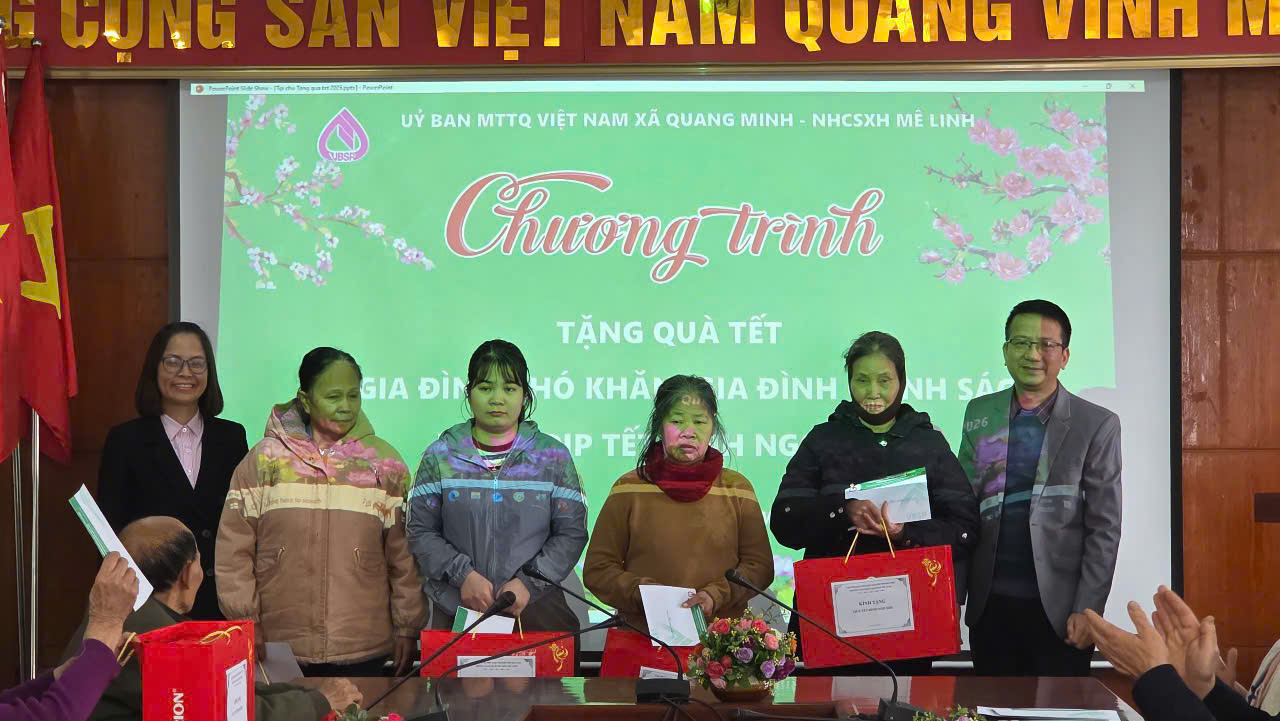 Xã Quang Minh trao quà cho hộ có hoàn cảnh khó khăn nhân dịp Tết Nguyên đán Bính Ngọ 2026- Ảnh 3.