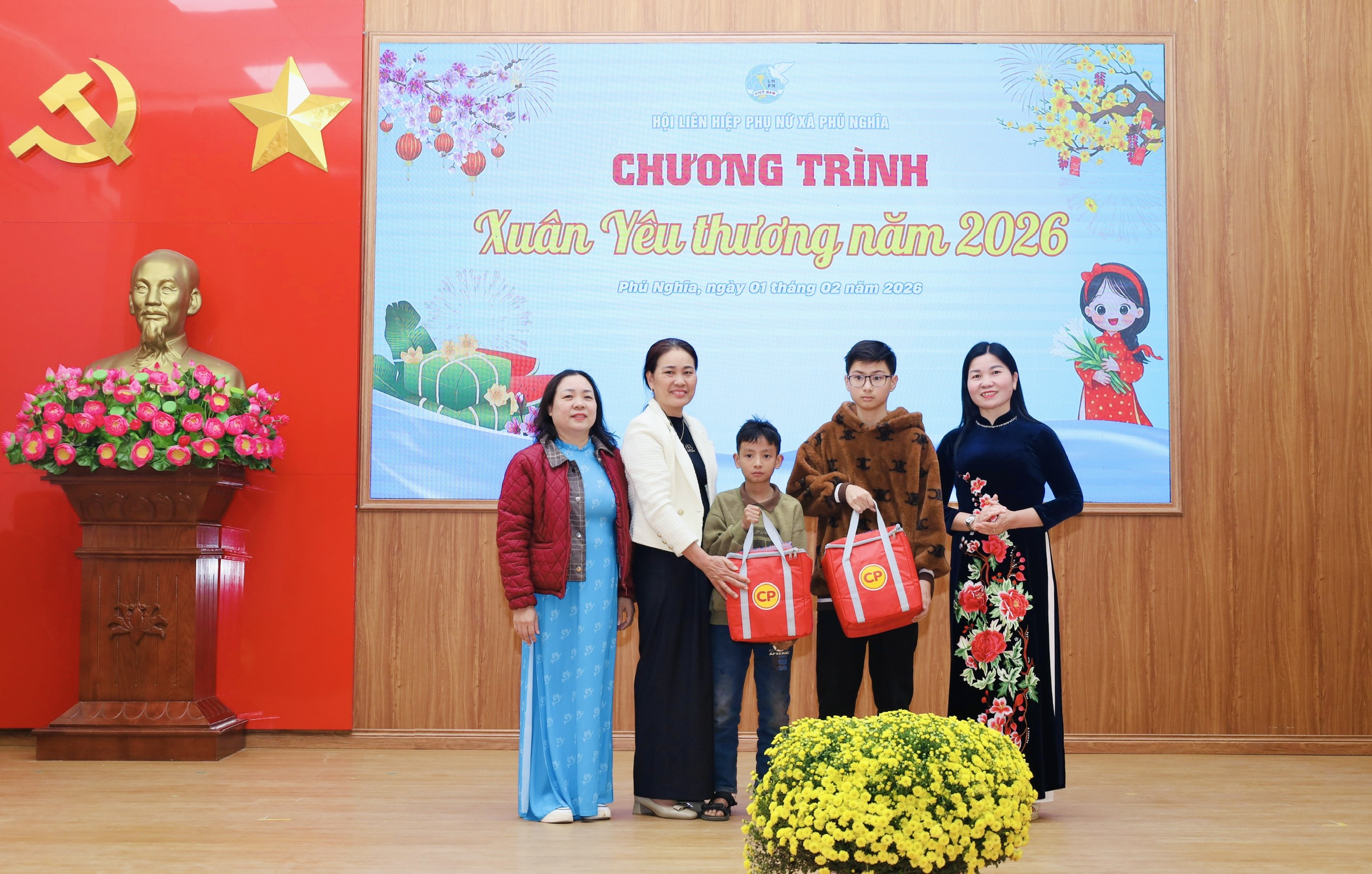 Phát huy truyền thống phụ nữ Việt Nam, phụ nữ Phú Nghĩa thi đua góp sức xây dựng quê hương- Ảnh 4.