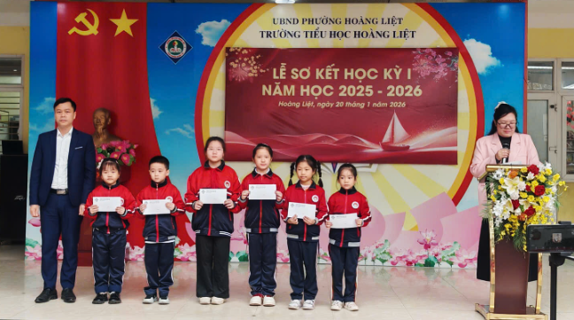Trường Tiểu học Hoàng Liệt long trọng tổ chức Lễ sơ kết học kỳ I năm học 2025-2026
- Ảnh 2.