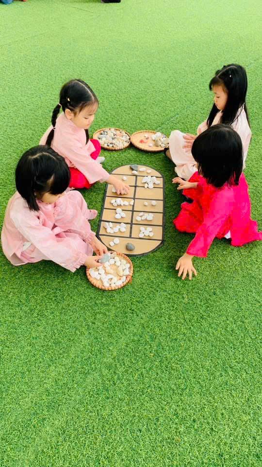 Trường Mầm non Họa Mi tổ chức hội chợ “Xuân ấm áp - Tết sum vầy” chào đón Xuân Bính Ngọ 2026- Ảnh 9.