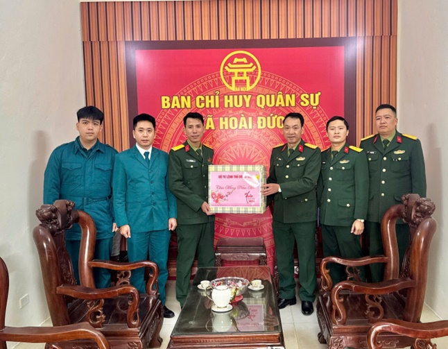 Bộ Tư lệnh Thủ đô Hà Nội thăm, chúc Tết và động viên lực lượng quân sự xã Hoài Đức- Ảnh 2.