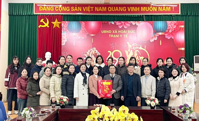 Đồng chí Nguyễn Thanh Bình-Bí thư Đảng ủy, Chủ tịch HĐND xã chúc Tết Ban chỉ huy Quân sự, Công an, Trạm Y tế, Bệnh viện đa khoa Hoài Đức và Đội PCCC-CNCN khu vực số 23- Ảnh 10.