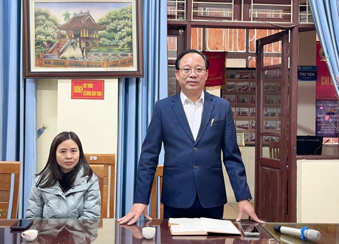 Đồng chí Nguyễn Thanh Bình-Bí thư Đảng ủy, Chủ tịch HĐND xã chúc Tết Ban chỉ huy Quân sự, Công an, Trạm Y tế, Bệnh viện đa khoa Hoài Đức và Đội PCCC-CNCN khu vực số 23- Ảnh 2.