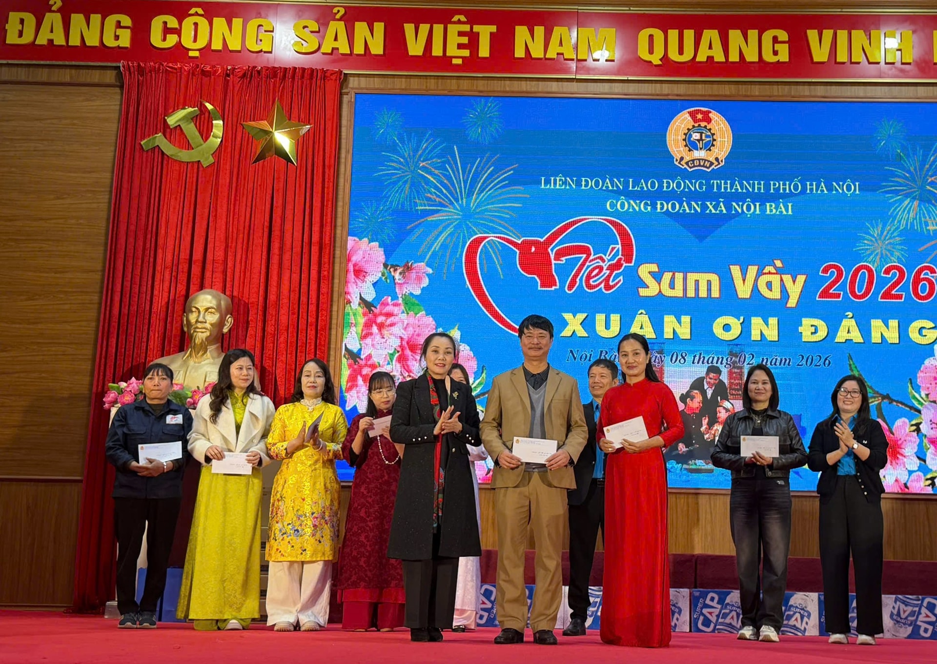 Xã Nội Bài trao quà Tết cho gia đình chính sách, lan tỏa nghĩa tình xuân Bính Ngọ 2026- Ảnh 2.