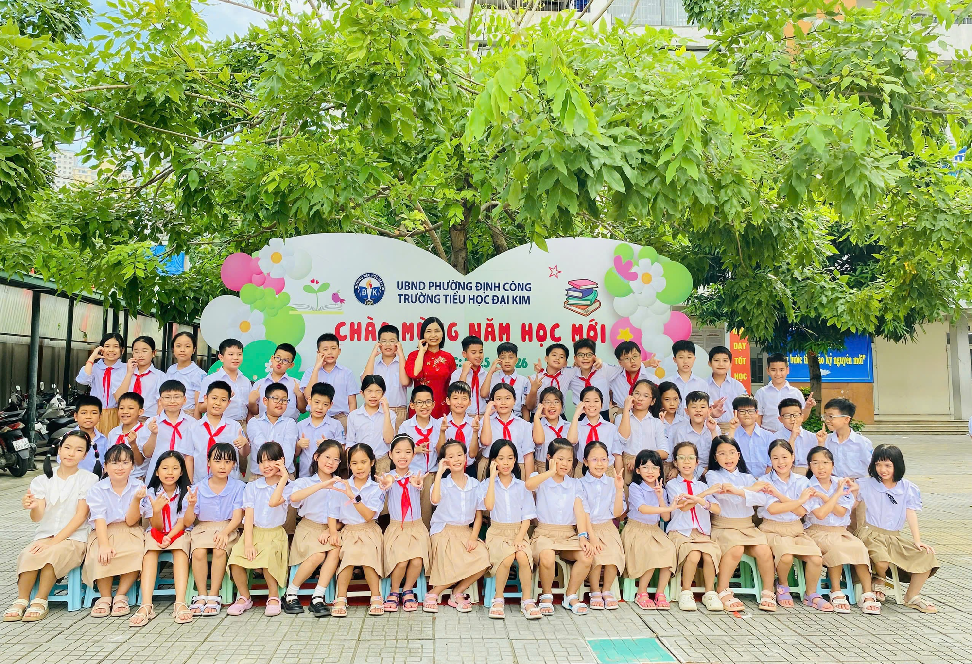 TẤM GƯƠNG TẬN TỤY TRONG SỰ NGHIỆP TRỒNG NGƯỜI- Ảnh 1.