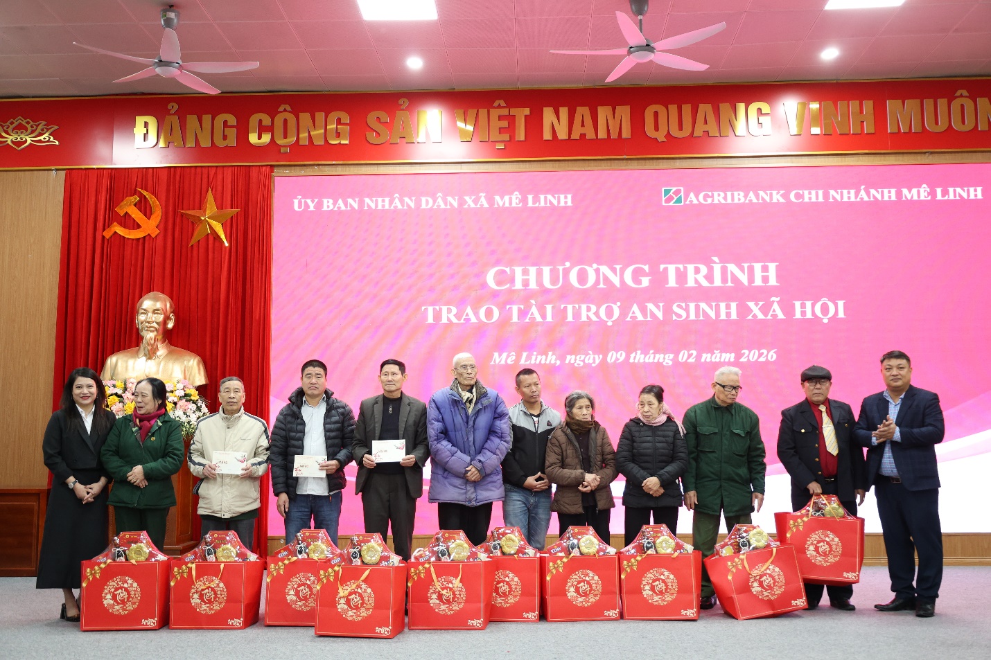 Agribank Chi nhánh Mê Linh trao quà Tết Bính Ngọ 2026 cho các đối tượng có hoàn cảnh khó khăn tại xã Mê Linh- Ảnh 2.