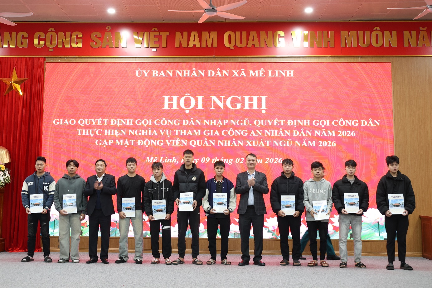 Xã Mê Linh gặp mặt, động viên 50 thanh niên ưu tú lên đường nhập ngũ- Ảnh 1.