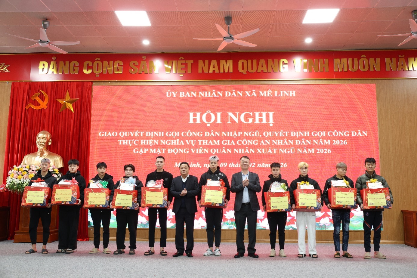 Xã Mê Linh gặp mặt, động viên 50 thanh niên ưu tú lên đường nhập ngũ- Ảnh 6.