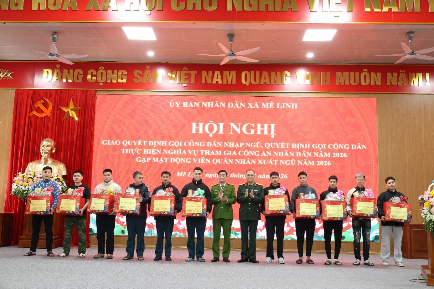 Xã Mê Linh gặp mặt, động viên 50 thanh niên ưu tú lên đường nhập ngũ- Ảnh 8.