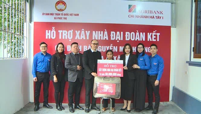 UBMTTQ Việt Nam xã Phúc Thọ phối hợp Agribank trao hỗ trợ xây dựng Nhà Đại đoàn kết tại thôn Phúc Hòa 4- Ảnh 1.