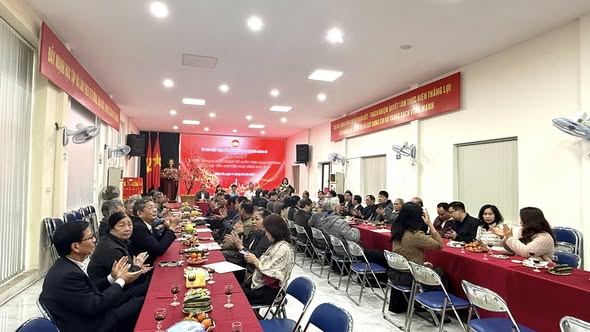 Ủy ban MTTQ Việt Nam phường Giảng Võ gặp mặt khối đại đoàn kết dân tộc Xuân Bính Ngọ- Ảnh 1.