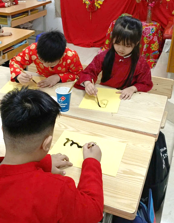 “Nét xuân yêu thương” – trải nghiệm làm “ông đồ tí hon”- Ảnh 2.