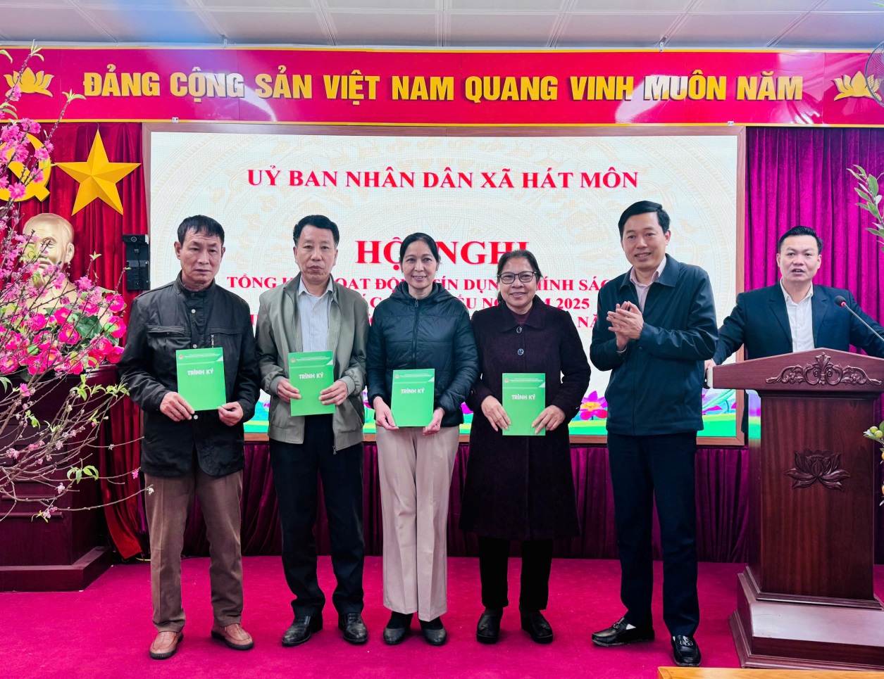 UBND xã Hát Môn tổ chức Hội nghị tổng kết nguồn vốn tín dụng chính sách năm 2025- Ảnh 4.