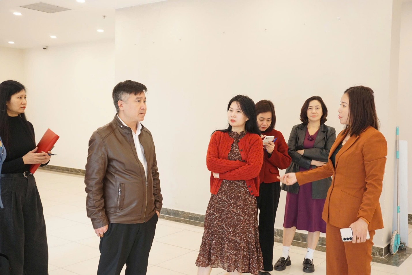 ĐOÀN CÔNG TÁC BAN BẦU CỬ SỐ 6 KIỂM TRA CÔNG TÁC CHUẨN BỊ BẦU CỬ - Ảnh 2.