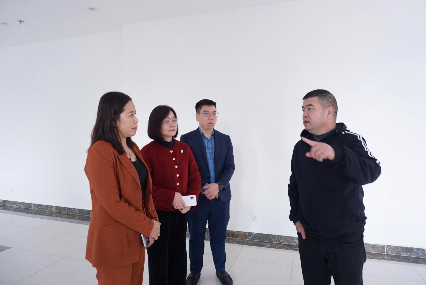 ĐOÀN CÔNG TÁC BAN BẦU CỬ SỐ 6 KIỂM TRA CÔNG TÁC CHUẨN BỊ BẦU CỬ - Ảnh 4.