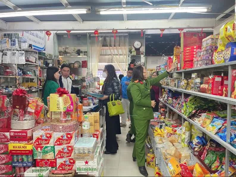 Phường Yên Sở: Chủ động phòng ngừa an toàn thực phẩm, bảo đảm Tết an toàn- Ảnh 1.