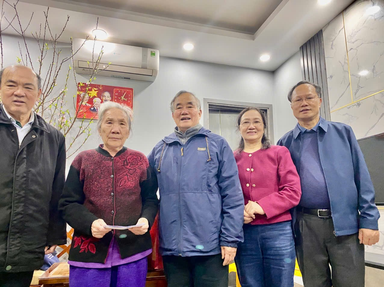 Ấm áp nghĩa tình từ khu dân cư Yên Hòa những ngày giáp Tết- Ảnh 2.