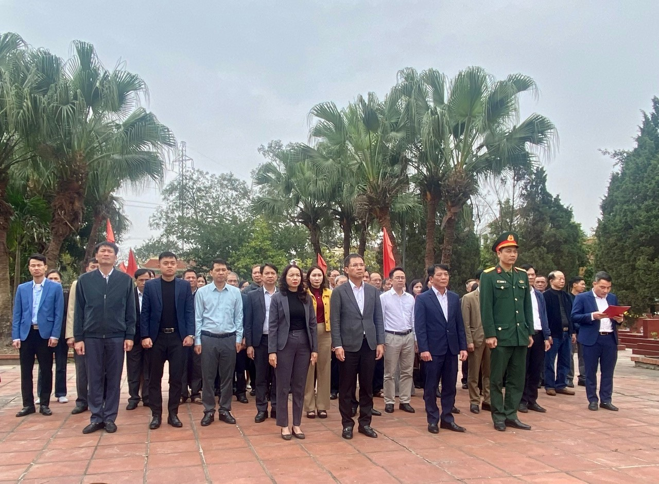 Xã Ô Diên tổ chức Lễ dâng hương tưởng niệm các Anh hùng Liệt sĩ nhân dịp Tết Nguyên đán Bính Ngọ 2026- Ảnh 1.