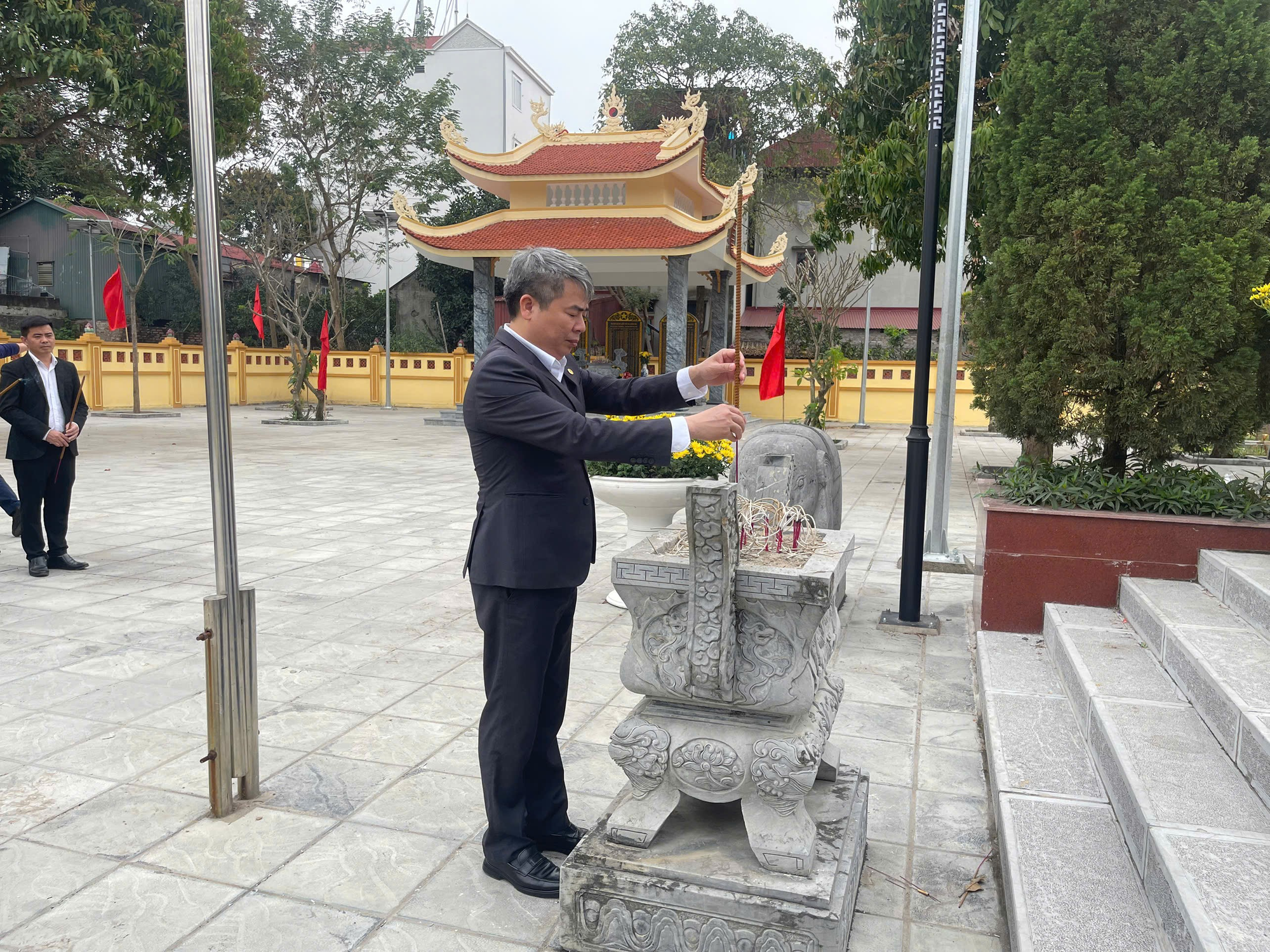 Xã Ô Diên tổ chức Lễ dâng hương tưởng niệm các Anh hùng Liệt sĩ nhân dịp Tết Nguyên đán Bính Ngọ 2026- Ảnh 3.