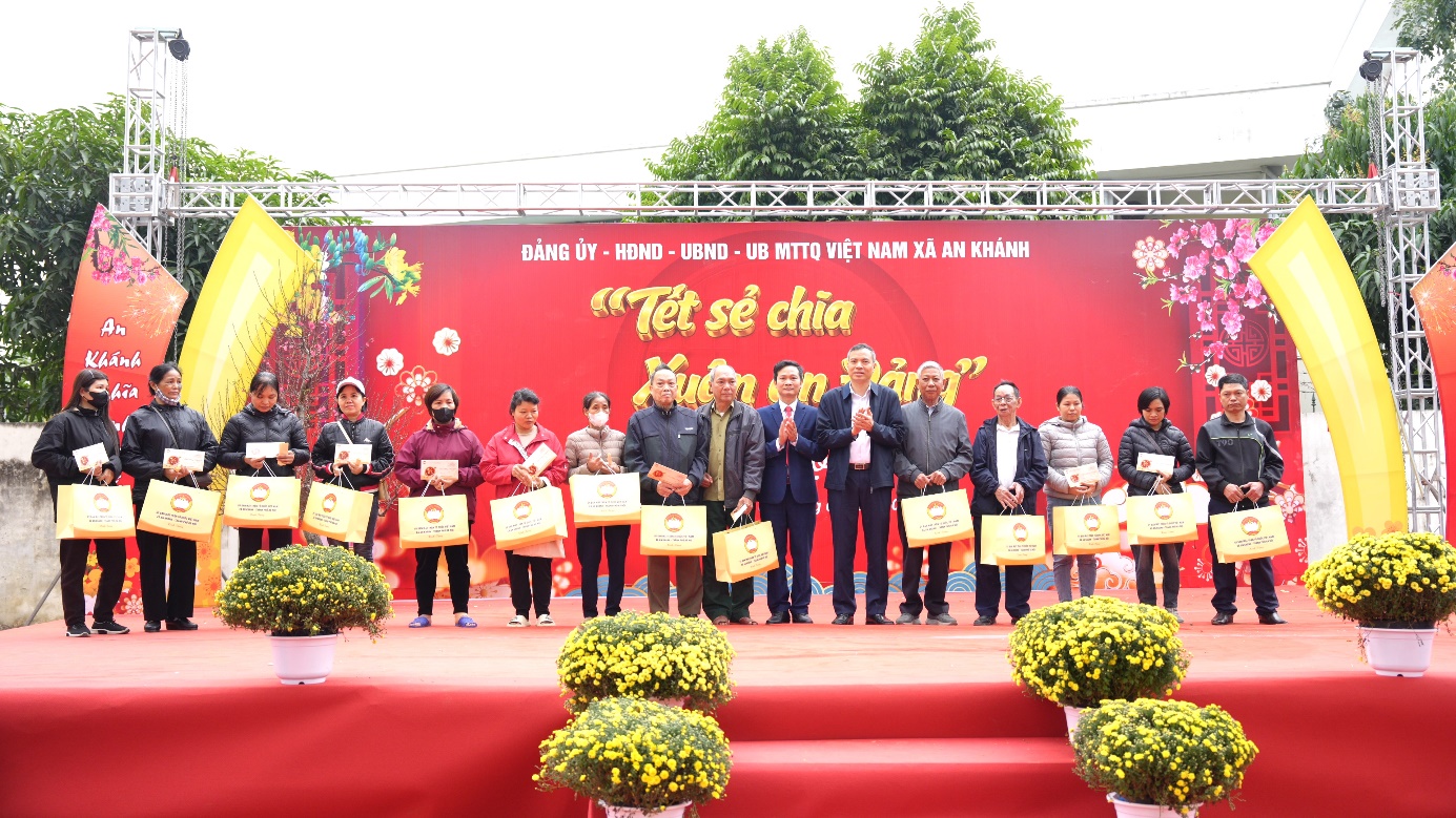 A group of people standing on a stage holding signs  AI-generated content may be incorrect.