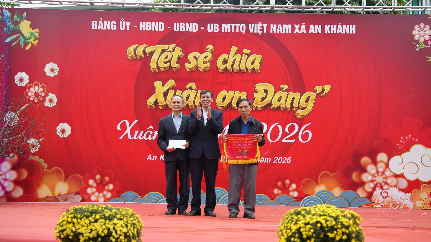 A group of men standing on a stage  AI-generated content may be incorrect.