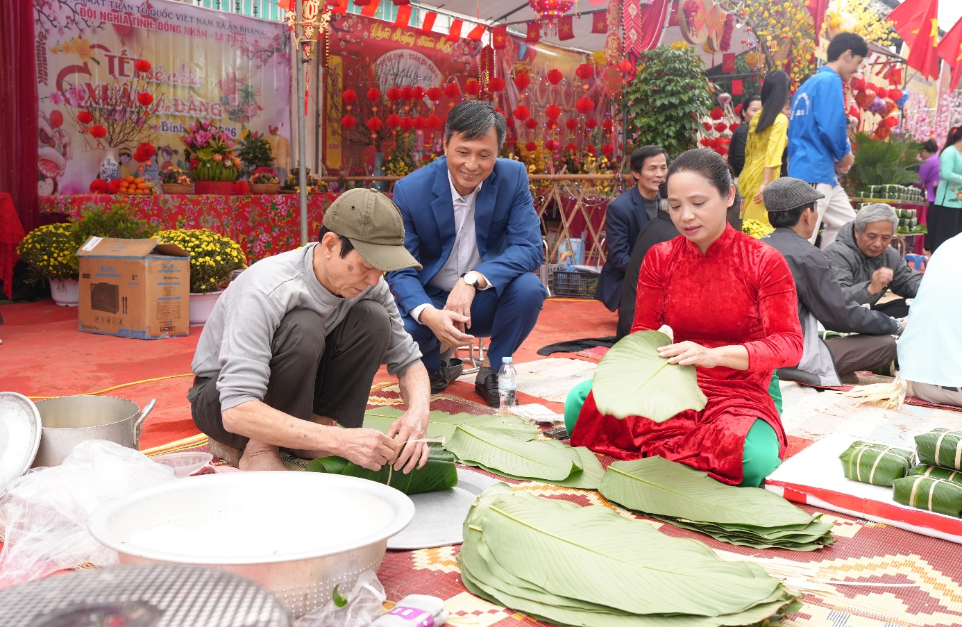 A group of people sitting on the ground  AI-generated content may be incorrect.