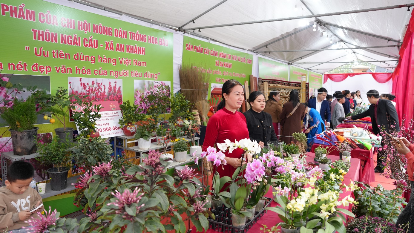 A group of people in a tent  AI-generated content may be incorrect.