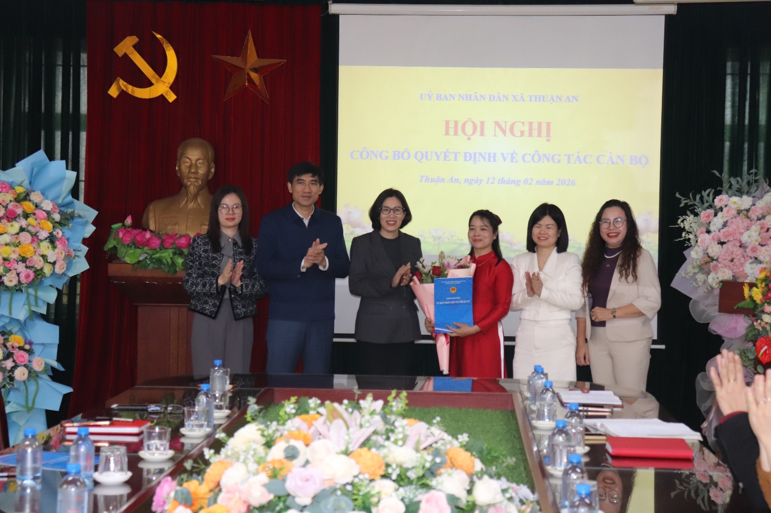 Ủy ban Nhân dân xã Thuận An công bố các Quyết định về công tác cán bộ- Ảnh 4.