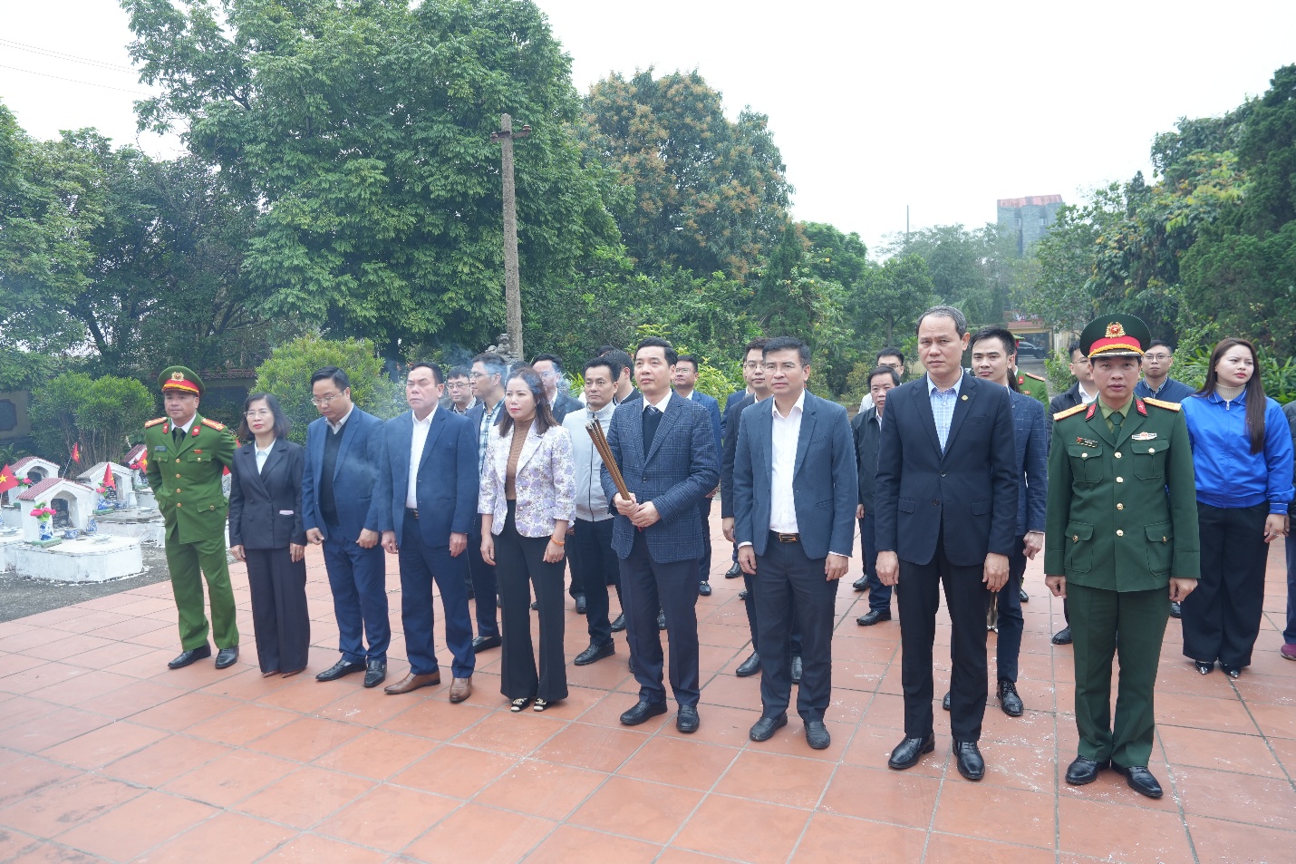 ĐOÀN LÃNH ĐẠO XÃ GIA LÂM DÂNG HƯƠNG, VIẾNG NGHĨA TRANG LIỆT SĨ NHÂN DỊP TẾT NGUYÊN ĐÁN BÍNH NGỌ 2026- Ảnh 1.