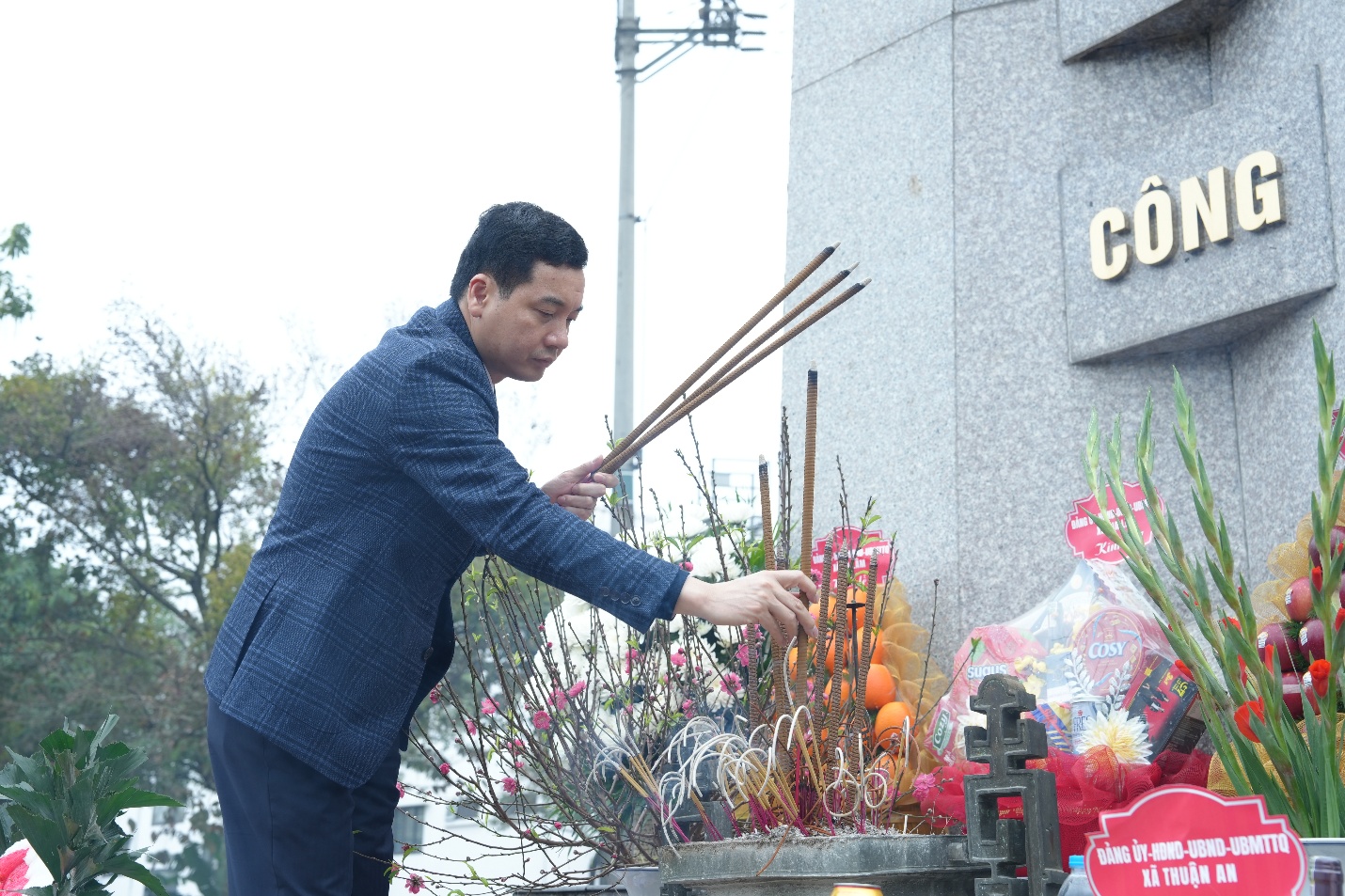 ĐOÀN LÃNH ĐẠO XÃ GIA LÂM DÂNG HƯƠNG, VIẾNG NGHĨA TRANG LIỆT SĨ NHÂN DỊP TẾT NGUYÊN ĐÁN BÍNH NGỌ 2026- Ảnh 2.