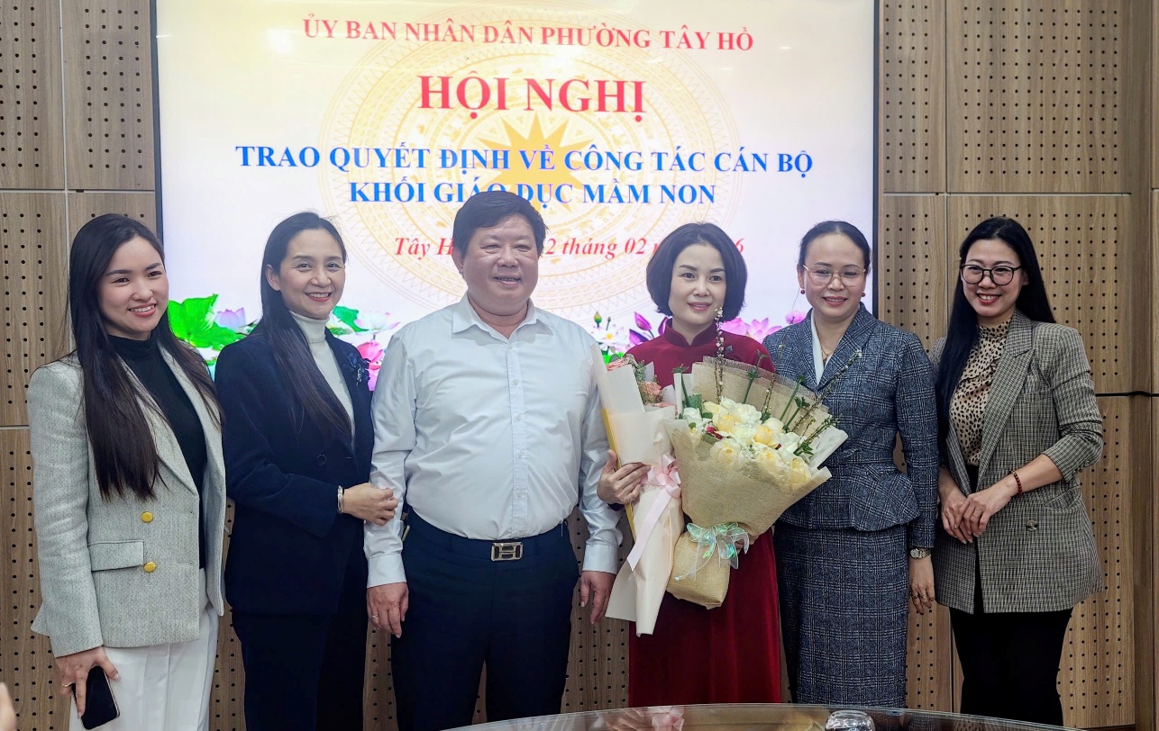 Phường Tây Hồ tổ chức Hội nghị công bố và trao quyết định về công tác cán bộ- Ảnh 2.