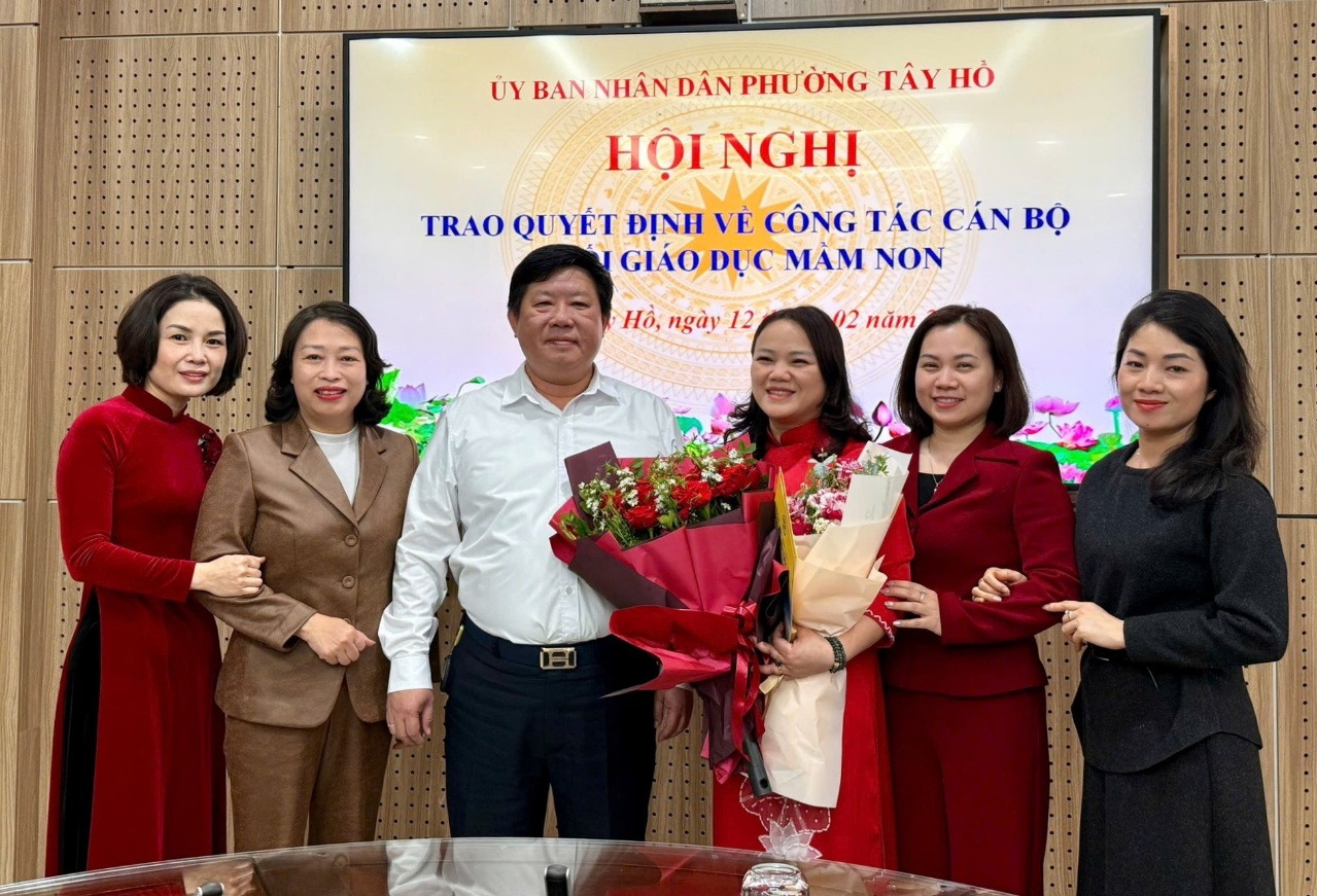 Phường Tây Hồ tổ chức Hội nghị công bố và trao quyết định về công tác cán bộ- Ảnh 3.