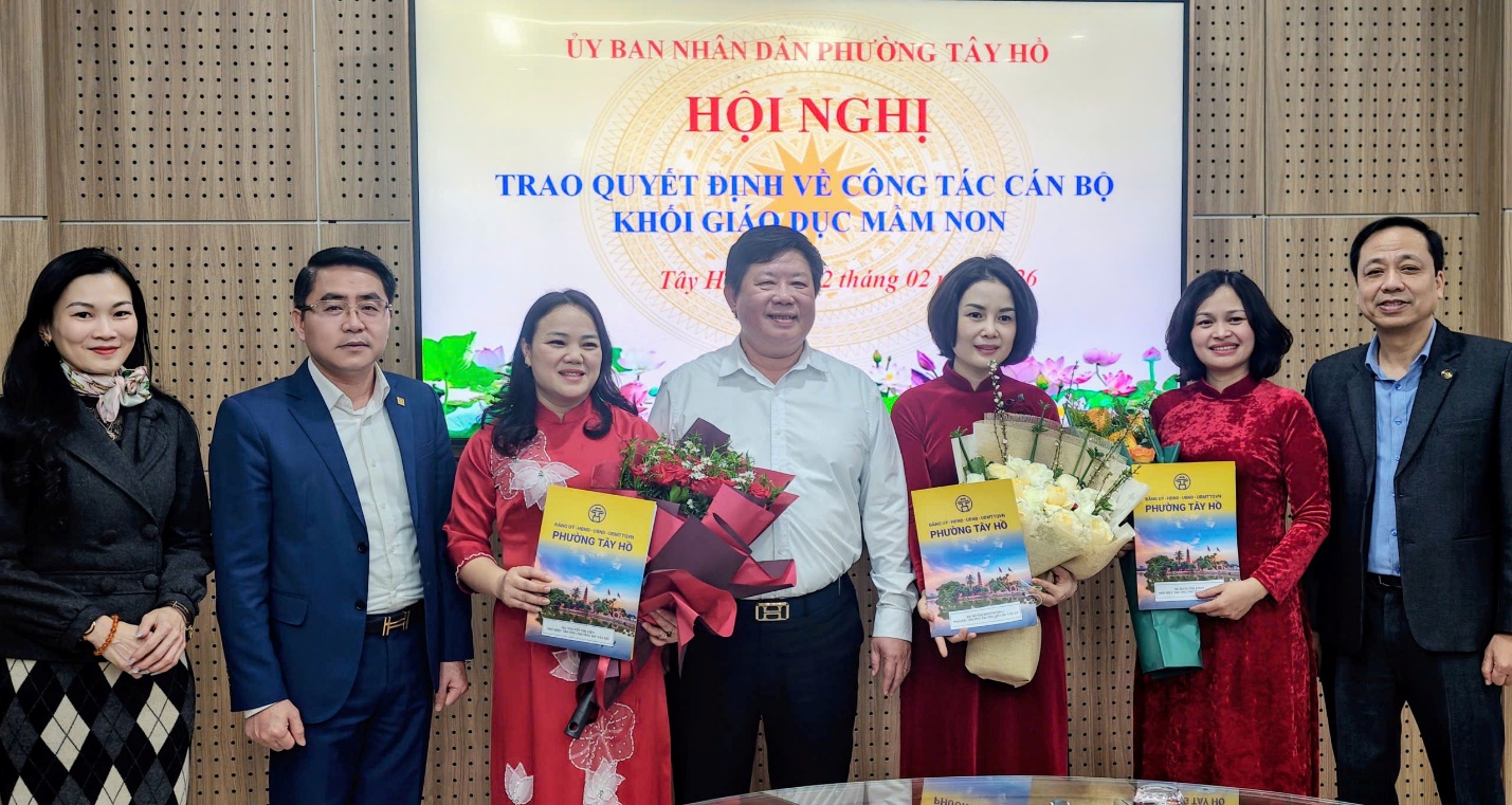 Phường Tây Hồ tổ chức Hội nghị công bố và trao quyết định về công tác cán bộ- Ảnh 7.