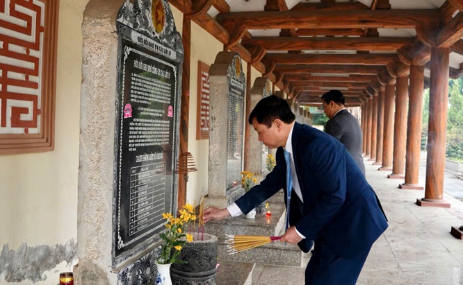 Lễ dâng hoa, dâng hương viếng Đài tưởng niệm và Nghĩa trang liệt sĩ nhân dịp Tết nguyên đán Bính Ngọ 2026- Ảnh 3.