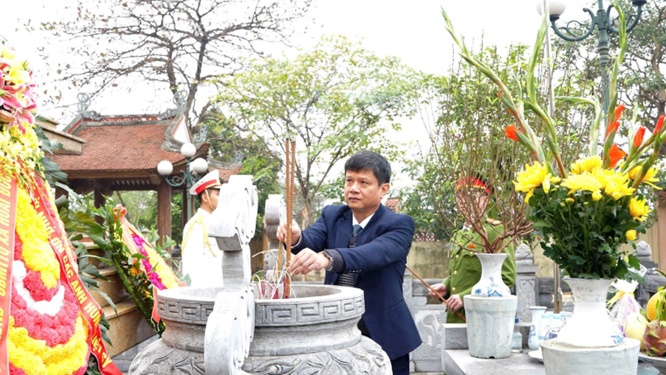 Lễ dâng hoa, dâng hương viếng Đài tưởng niệm và Nghĩa trang liệt sĩ nhân dịp Tết nguyên đán Bính Ngọ 2026- Ảnh 5.