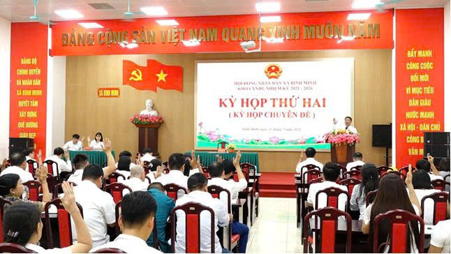 ĐỔI MỚI HOẠT ĐỘNG CỦA HĐND XÃ TRONG MÔ HÌNH

CHÍNH QUYỀN ĐỊA PHƯƠNG 2 CẤP- Ảnh 2.