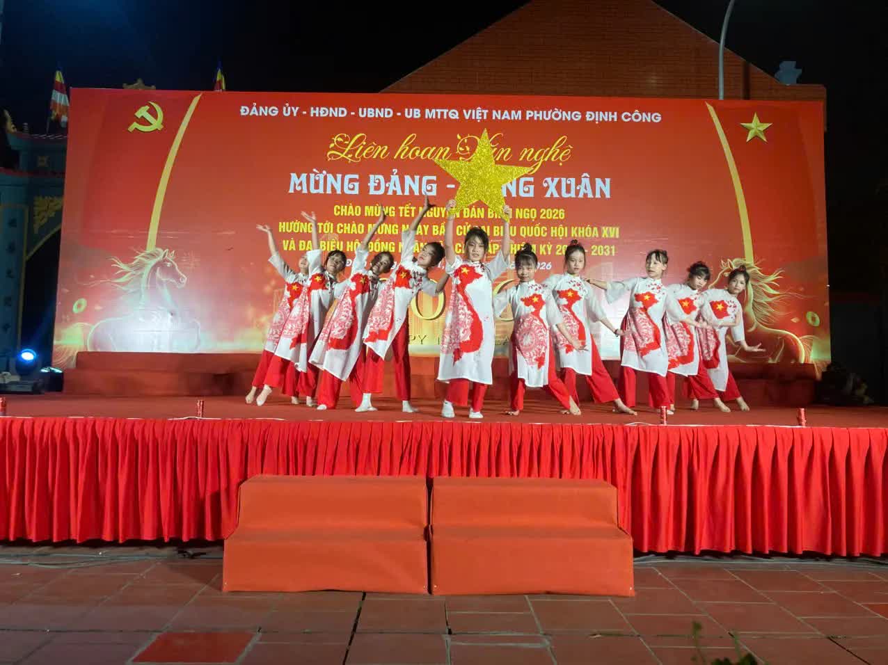 Phường Định Công: Rộn ràng Liên hoan văn nghệ mừng Đảng, mừng Xuân- Ảnh 1.